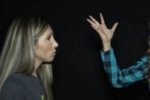 Iulia Albu, pusă „LA COLŢ” de câştigătoare de la „Bravo, ai stil! All Stars”. Scandal între cele două „fashioniste” 