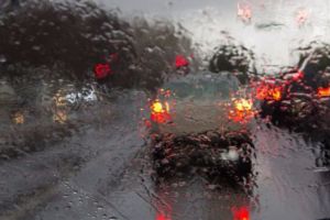 TRAFIC INFERNAL la intrarea în Capitală. Ploile BLOCHEAZĂ Bucureştiul. Coloana de maşini se întinde pe kilometri întregi