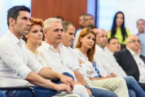 Judetul Constanta, luat cu asalt de politicieni si demnitari. Unii au facut baie de multime, altii au reusit sa se faca din nou de ras. Premierul a fost huiduit!