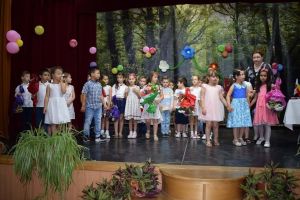 Festivitate de sfarsit de an scolar: Primaria Cumpana a premiat elevii merituosi si sportivii de la echipa de fotbal juniori