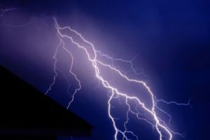 Vremea 18 iunie. Furtuni puternice, descărcări electrice şi inundaţii. Anunţul îngrijorător al ANM