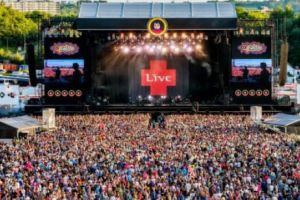 OLANDA sub TEROARE. CAMION în MULȚIME la un FESTIVAL. Cel puţin o persoană a MURIT. Maşina VINOVATULUI este CĂUTATĂ în prezent