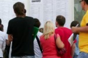 Absolventii pot beneficia de o prima de 1.500 de lei