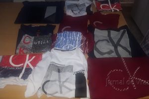 Tricouri “Calvin Klein” contrafăcute, la vânzare în Obor! Ce au păţit comercianţii