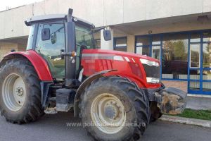 Tractor căutat în Italia, descoperit şi confiscat în Vama Petea