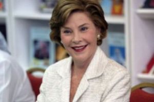 Laura Bush se alătură Melaniei Trump: Luarea copiilor de lângă părinţi la frontieră este crudă şi imorală, mi-a rupt inima