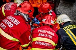 Impact frontal în Viişoara! Un pasager, rănit grav!