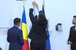 Gafă după gafă a Guvernului Dăncilă: Steagul Estoniei, pus invers. Situaţia - salvată de premierul estonian (VIDEO)