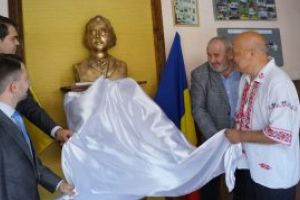 Ignorati de Ministerul romanilor de pretutindeni: Comunitatile din Maramuresul de Nord duc mai departe limba si traditiile (FOTO)