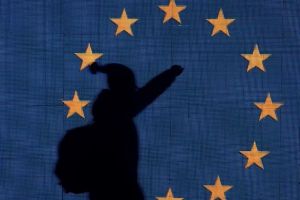 Muşcă mâna care te hrăneşte!