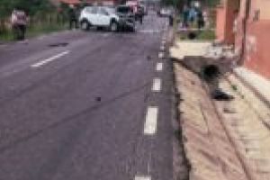 Circulaţia pe două drumuri din Caraş-Severin, oprită aproape o oră din cauza unor evenimente nedorite