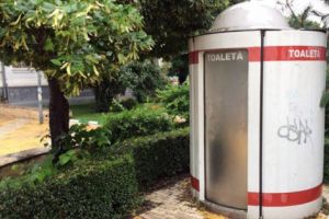 La Piteşti, WC-ul de un miliard are sistem de taxare de… doi bani