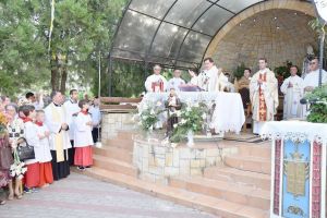 Hram şi lansare de carte: Dublu eveniment la Biserica “Sf. Anton” din Huşi