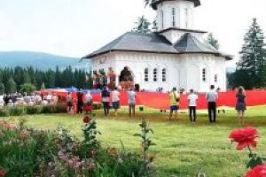 „România şi românii de pretutindeni, în anul Centenarului Marii Uniri”, tema Universităţii de Vară Izvorul Mureşului