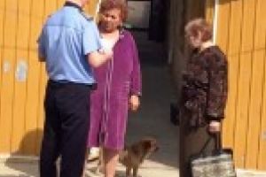 Daca e marti, politistii vorbesc femeilor