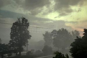 Fenomene meteo extreme s-au abatut luni seara asupra Sucevei