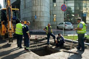 Zona centrală a Sucevei, rămasă fără apă rece în urma lucrărilor de reabilitare a ...