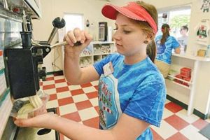 O vacanţă activă! Elevii şi studenţii pot câştiga bani şi experienţă profesională