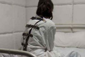 O renumită ACTRIȚĂ a fost INTERNATĂ la NEBUNI. Aceasta şi-a bătut iubitul şi a ameninţat că se ÎMPUȘCĂ