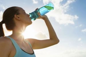 Hidratarea pe timp de vară. 9 motive ca să bem mai multă apă în zilele călduroase