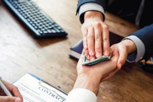 Nou proiect de la PSD – Șpaga primită pentru altcineva nu mai e şpagă