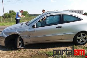 FOTO&LIVE. Accident cu şapte persoane implicate în Odoreu. Impact între o dubă şi o maşină