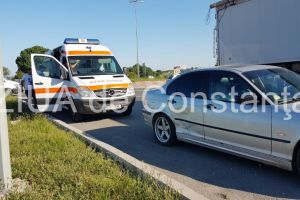 Imagini de la eveniment. Judetul Constanta. Accident rutier pe DN2A, in zona Celsy. Doua masini implicate. O femeie insarcinata a ajuns la spital 