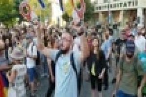 Peste 1.500 de clujeni au ieşit în stradă pentru a protesta împotriva Guvernului FOTO/VIDEO