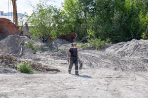 Accident teribil de muncă, la Deva. Un container plin cu tone de ciment s-a prăbuşit peste un muncitor. Acesta a murit pe loc