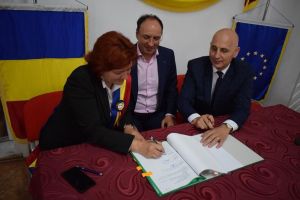 Filipeni: S-a parafat înfiinţarea Centrului pentru Vârstnici