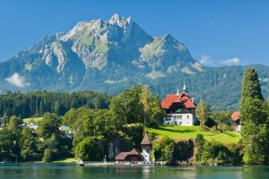 Studenţii şi elevii, scutiţi de impozitul pe venit şi plata la CAS dacă lucrează în turism – PROIECT