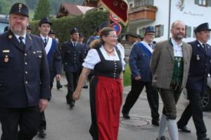 Edil din Germania suspendat ca urmare a legăturilor cu o mişcare extremistă