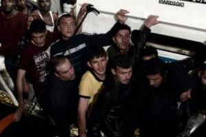 IMIGRANȚII de pe Aquarius au CHEFUIT în cârciumi şi au PLĂTIT CU bancnote de 50 şi 100 de EURO