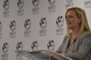 Scandal la restaurant! Secretarul pentru Securitate Internă, Kirstjen Nielsen, a fost primită cu tămbălău de mexicani. VIDEO!