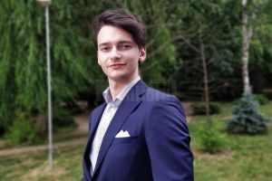 Tânăr sucevean, şef de promoţie cu Magna Cum Laude la Universitatea din Bucureşti, ...