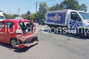 Imagini de la eveniment: Accident rutier in localitatea 23 August. Un autoturism si o autoutilitara, implicate