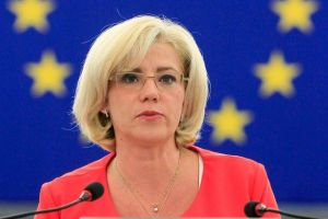 Comisarul european Corina Creţu a aprobat o finanţare de peste 246 de milioane de euro pentru construţia unei secţiuni de autostradă
