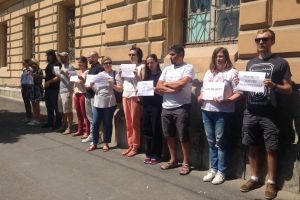 VIDEO FOTO Flashmob pentru susţinerea justiţiei în faţa Tribunalului Sibiu