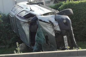 Un bărbat a fost rănit în urma unei depăşiri periculoase, pe linie continuă