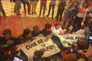 PROTEST în Parlament împotriva Guvernului Dăncilă. Imagini INCREDIBILE