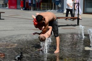 Feriţi-vă de caniculă! Vezi aici recomandările specialiştilor de la DSP Bihor