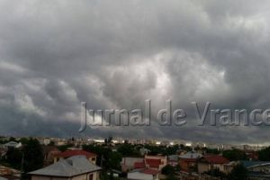 ULTIMĂ ORĂ: Zona de centru a judeţului, măturată de vijelii