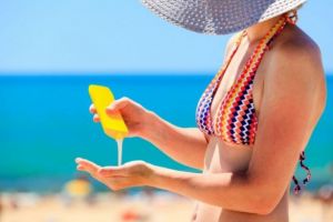 Studiu: nu soarele cauzează cancer, ci loţiunile de plajă  Citeste mai mult: adev.ro/palhiz