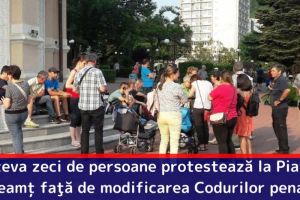 Câteva zeci de persoane protestează la Piatra-Neamţ faţă de modificarea Codurilor penale