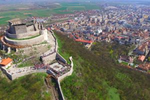 Ghidaj interactiv pentru turiştii care vizitează Cetatea Devei