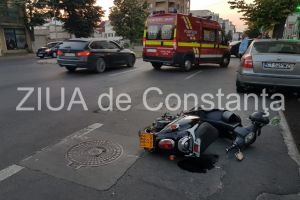 Imagini de la eveniment. Accident rutier pe bulevardul Mamaia din Constanta. Un motociclist a fost grav ranit 