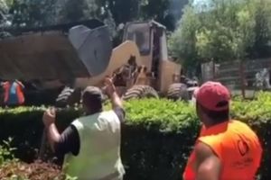 In municipiul Constanta au loc lucrari de asfaltare a aleilor dintre blocuri. Unde actioneaza muncitorii din cadrul Primariei Muncipiului Constanta (video) 