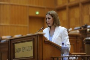 Deputatul PSD Dolj, Alexandra Presură: „Legea internshipului, o şansă reală pentru tineri de a se integra în piaţa muncii”