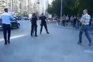 Doua persoane care protestau in Piata Victoriei din Capitala au fost amendate pentru instigare la actiuni violente