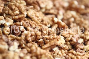 ​Nuca este stimulent al memoriei si e recomandata celor ce depun un efort intelectual sporit  